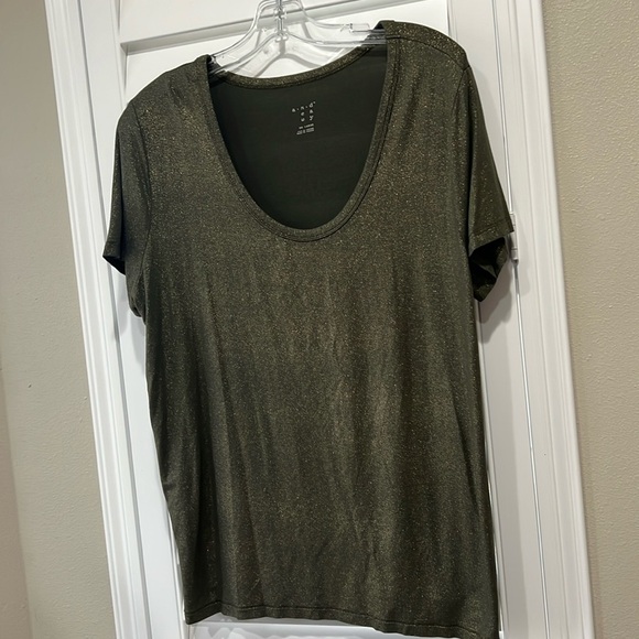 a.n.d e a w y Tops - Sparkly Top